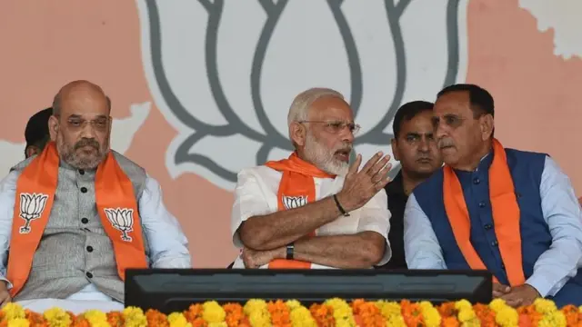 ગુજરાતની એક રેલીમાં નરેન્દ્ર મોદી અને અમિત શાહ અને વિજય રૂપાણી