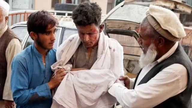 ஆப்கானிஸ்தான் மசூதியில் குண்டுவெடிப்பு - 62 பேர் உயிரிழப்பு