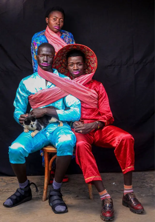 Nan kuma masu tallar kayan sawa ne a birnin Nairobi, yayin da bikin wayar da kan matasa kan tabin hankali, da ta'addanci, da shan miyagun kwayoyi da sauransu.