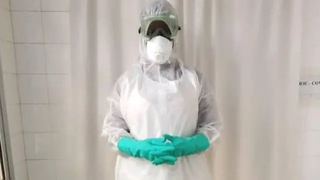 Sylvia Jabbie dans une combinaison de protection