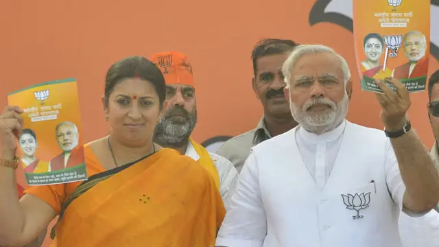 स्मृति ईरानी, नरेंद्र मोदी