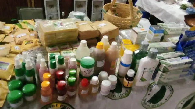 ACECI ya Karirekinyana rihingura ibintu vyinshi harimwo amasabuni n'ubwoko bwinshi bw'amavuta yo kwisiga mu kwikingira kuribwa n'imibu