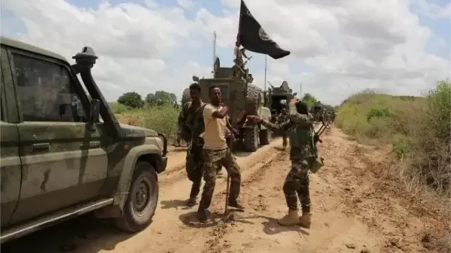 Ciidamada Xoogga Soomaaliya oo la wareegay Awdheegle oo dejinaya calanka Al-Shabaab