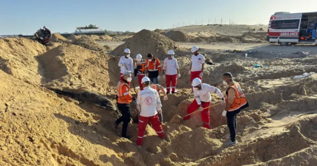 Cesetlerin arandığı ana ait olan bu fotoğraf bir BM yetkilisi tarafından paylaşıldı.