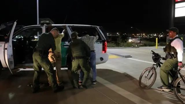 आप्रवासियों की जाँच