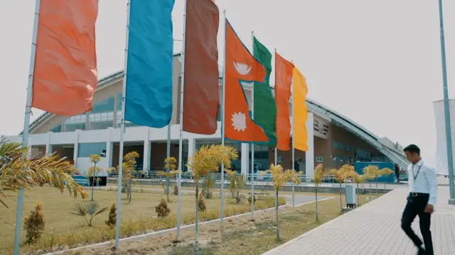 नेपाल के इस एयरपोर्ट को चीन के सहयोग से बनाया गया है.