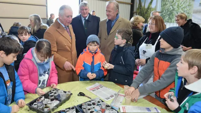 Принц Чарльз среди школьников