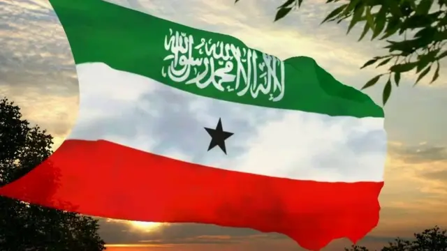 Calanka Jamhuuriyadda iskeed madaxbannaanida ugu dhawaaqday ee Somaliland