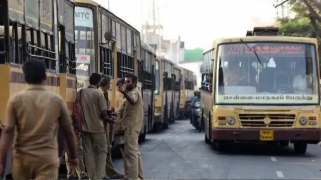 கொரோனா வைரஸ்: சுத்தம் செய்யப்படும் பேருந்துகள்