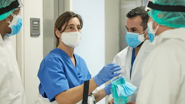 Profesionales médicos en una reunión