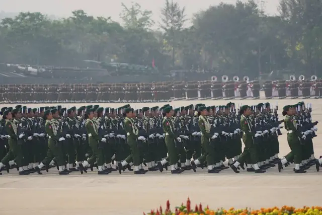 နေပြည်တော်မှာ ဒီကနေ့ကျင်းပတဲ့ စစ်ရေးပြပွဲ မြင်ကွင်း 