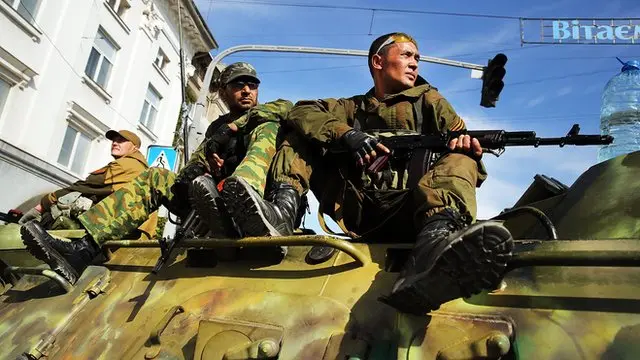 Tropas separatistas pró-Rússia na Ucrânia
