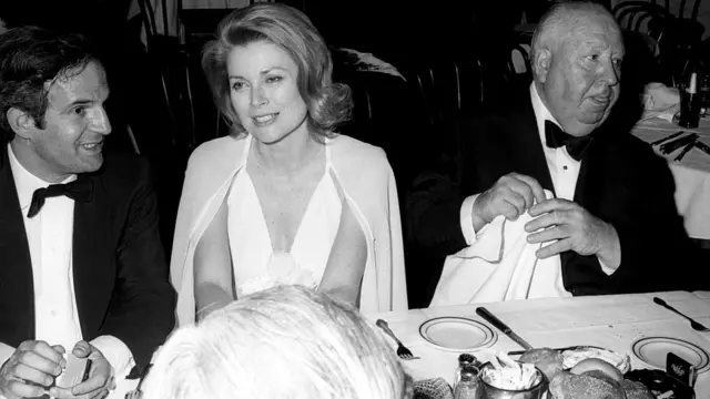 Франсуа Трюффо (на фотографии 1974 года слева, вместе с Альфредом Хичкоком и принцессой Монако Грейс) был уверен, что его друг даже самые откровенные сцены снимет с присущим ему драматизмом