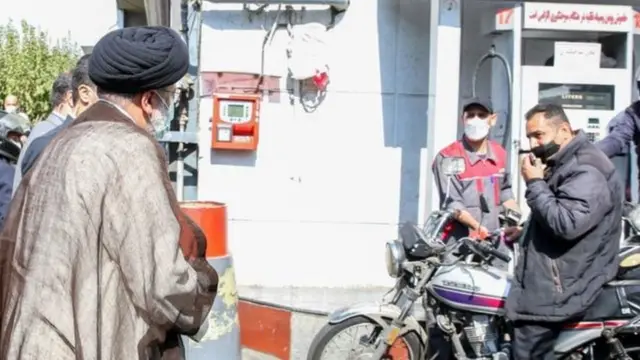 ولسمشر رئیسي چې د افغانستان ګاونډیانو په غونډه کې یې ګډون نه دی کړی، پلازمېنه کې د یوه پمپ لیدو ته تللی و