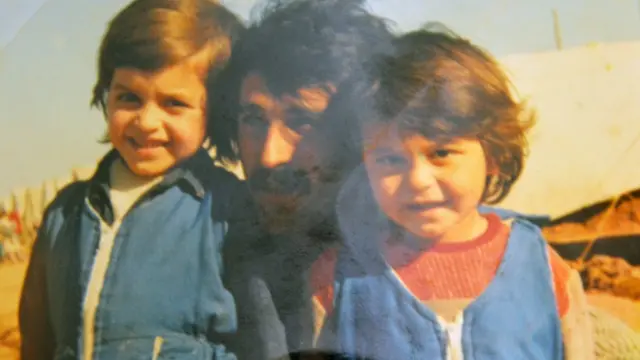 Kavout sa ocem i sestrom.