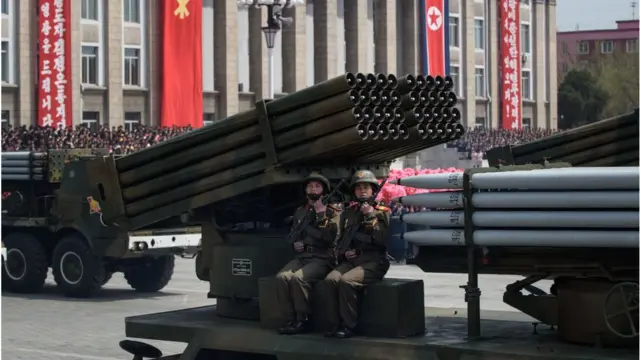 이런 방사포에 든 것은 로켓으로 구분된다