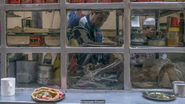 雷维夫（Yael Raviv）："由于最近中东发生的事件，即使是像鹰嘴豆球这样看起来很无辜的东西也可以被用作武器。"