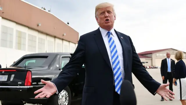 ডোনাল্ড ট্রাম্প বলছেন, তার বিরুদ্ধে গল্প রটানো হচ্ছে।