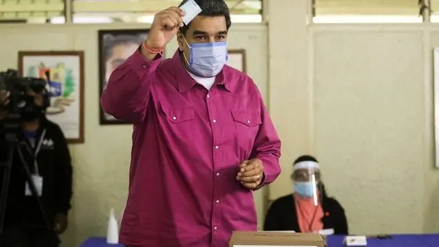 آقای مادورو گفت که مجلس ملی ونزوئلا، مسبب اصلی تحریم‌ها و سخت‌های آن بوده است