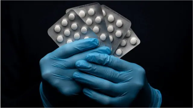 নানা ধরণের ঔষধ নিয়ে পরীক্ষা-নিরীক্ষা চলছে