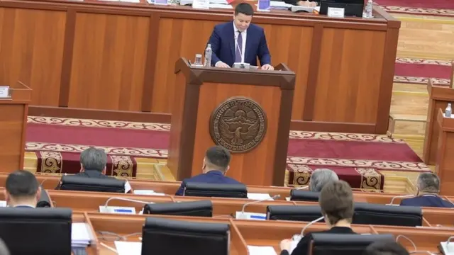 Референдум дайындоо мыйзам долбоорун Жогорку Кеңеш үч окууда колдоду