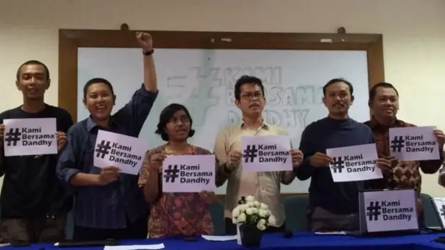 Sejumlah kelompok masyarakat sipil mendesak kepolisian tak melanjutkan laporan Repdem kepada Dandhy Laksono.