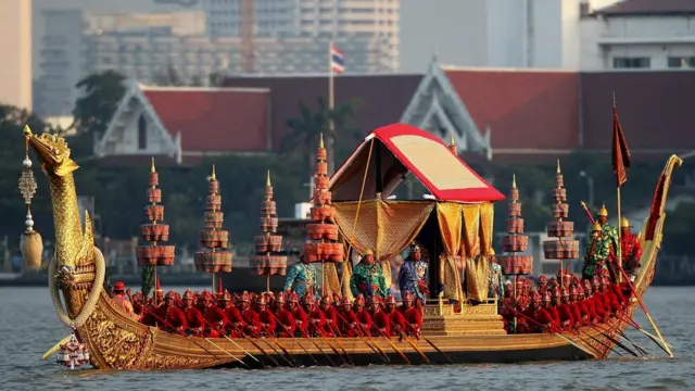 The Suphannahongsa Royal barge along the Chao Phraya river during the Royal celebrations on November 5, 2007, in Bangkok, Thailand. Thailand's magestic royal barge procession, held to celebrate King Bhumibol Adulyadej's coming 80th birthday, swept along the Chao Phraya river without him. King Bhumipol, The world longest reigning monarch, has been in hospital since October 13 after suffering a blood clot in his brain. (Photo by Chumsak Kanoknan/ Getty Images)