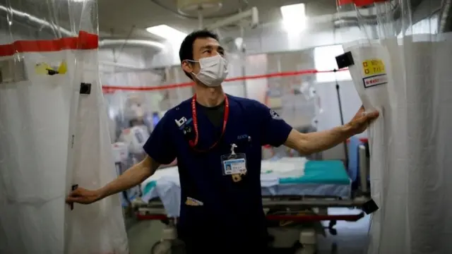 Petugas medis di St. Marianna University Yokohama Seibu Hospital, Jepang