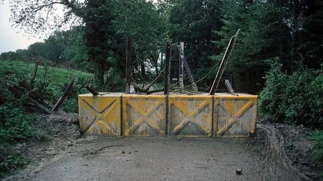 Барьер на границе двух Ирландий