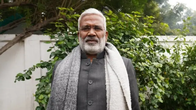 Pimpinan BJP Uttar Pradesh, Swatantra Dev Singh menyalahkan partai oposisi terkait dengan kekerasan.