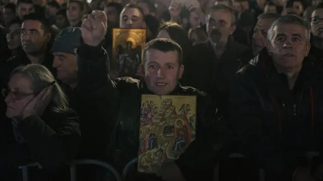 Литије су почеле да се одржавају пошто је скупштина усвојила Закон о слободи вероисповести