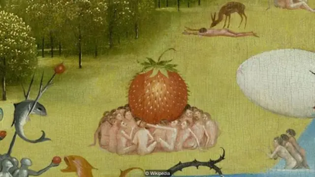 Grupo de gente compartiendo una fresa.