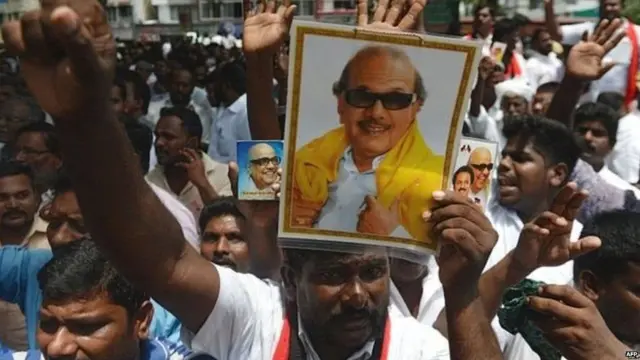 કરુણાનિધિની તસવીર