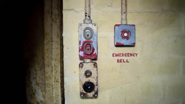 德拉克罗的"安全室"里面有一个警铃，没有窗户，有一扇沉重的钢门（图片来源： William Park）