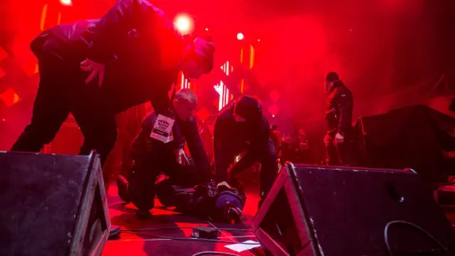 El atacante reducido por la policía