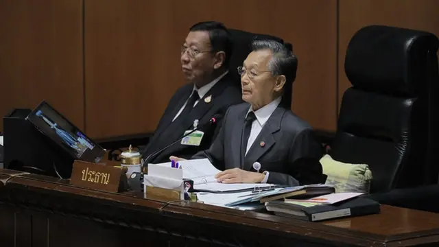 นายชวน หลีกภัย ขณะทำหน้าที่ประธานสภา