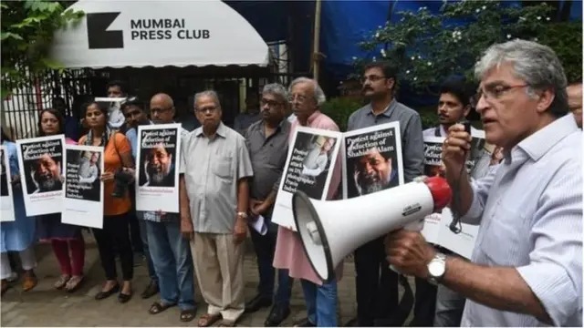 শহিদুল আলমের সমর্থনে মুম্বাই প্রেস ক্লাবের সামনে সমাবেশ