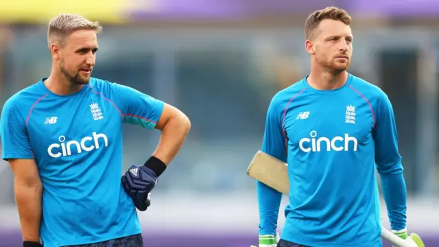 ছবির বায়ে লিয়াম লিভিংস্টোন, ডানে জস বাটলার