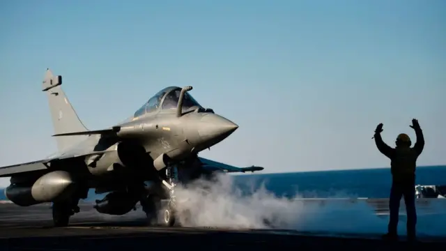 Avión caza francés