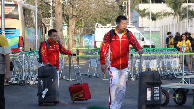 Atletas chineses desembarcam no Rio de Janeiro