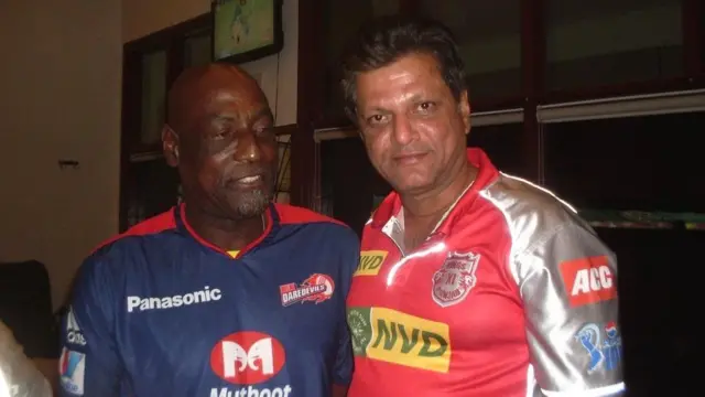 વિવિયન રિચર્ડ્સ સાથે ડબ્લ્યૂ વી રમન