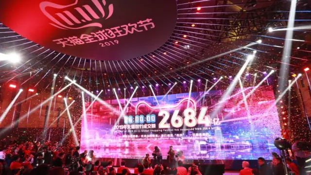 "双十一"这一天,阿里巴巴公布的旗下电商平台的交易额达到2684亿元,再次刷新纪录。