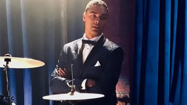 Star of Bridgerton Regé-Jean Page wey act di role of Simon Basset, di Duke of Hastings for di movie