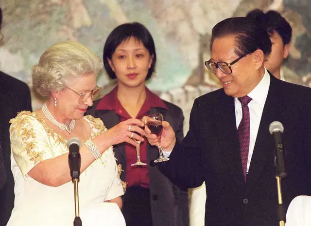 Цзянь Цземинь Британ королевасы Елизаевета II менен