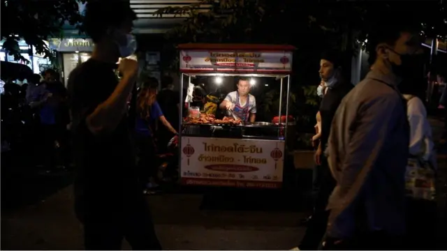 พ่อค้าขายไก่ทอด