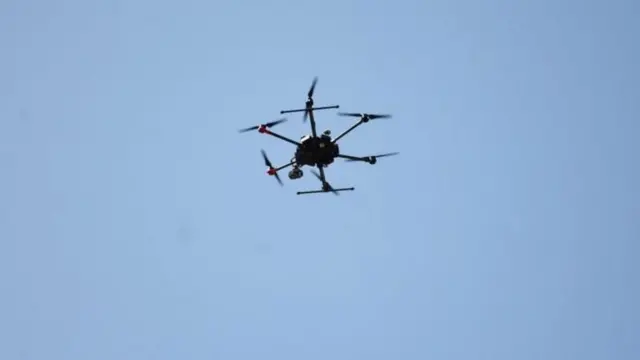 భారత్ పాక్ సరహద్దుల్లో తరచూ డ్రోన్లు కనిపిస్తున్నాయి.