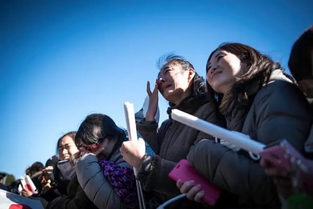 คนร้องไห้ขณะเฝ้ารับเสด็จ