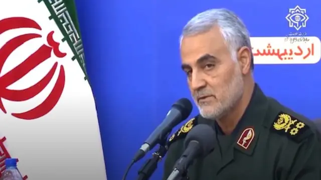 در این فیلم روایتی کم‌سابقه از حضور و سخنرانی قاسم سلیمانی در سال ۱۳۹۵ در وزارت اطلاعات منتشر می‌شود