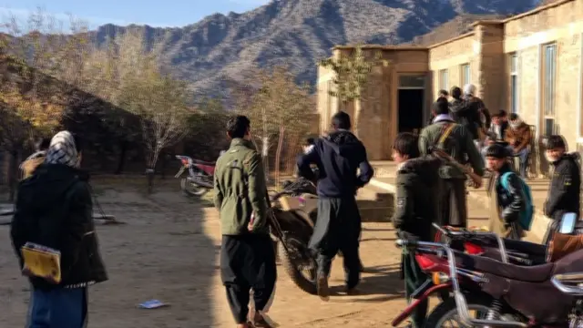 ښوونځي له وسلو سره
