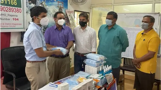 మాస్కుల పంపిణీ